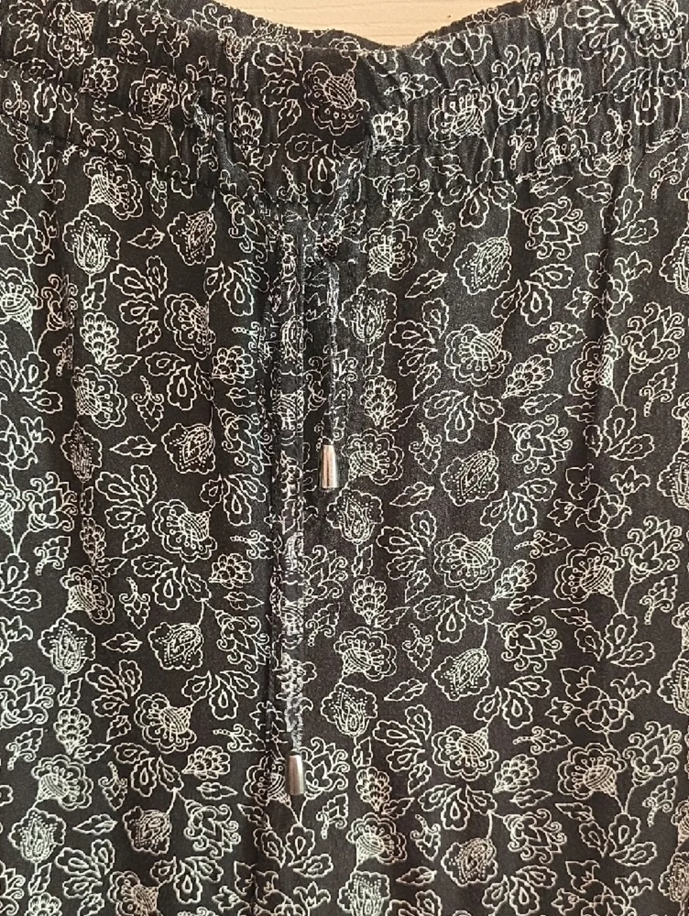 Faded Glory Black Floral Drawstring Lounge Pants‎